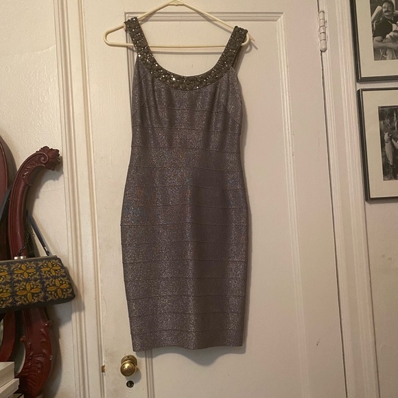 Carmen Marc Valvo Dresses & Skirts - Silver/ taupe cocktail dress w beaded neckline